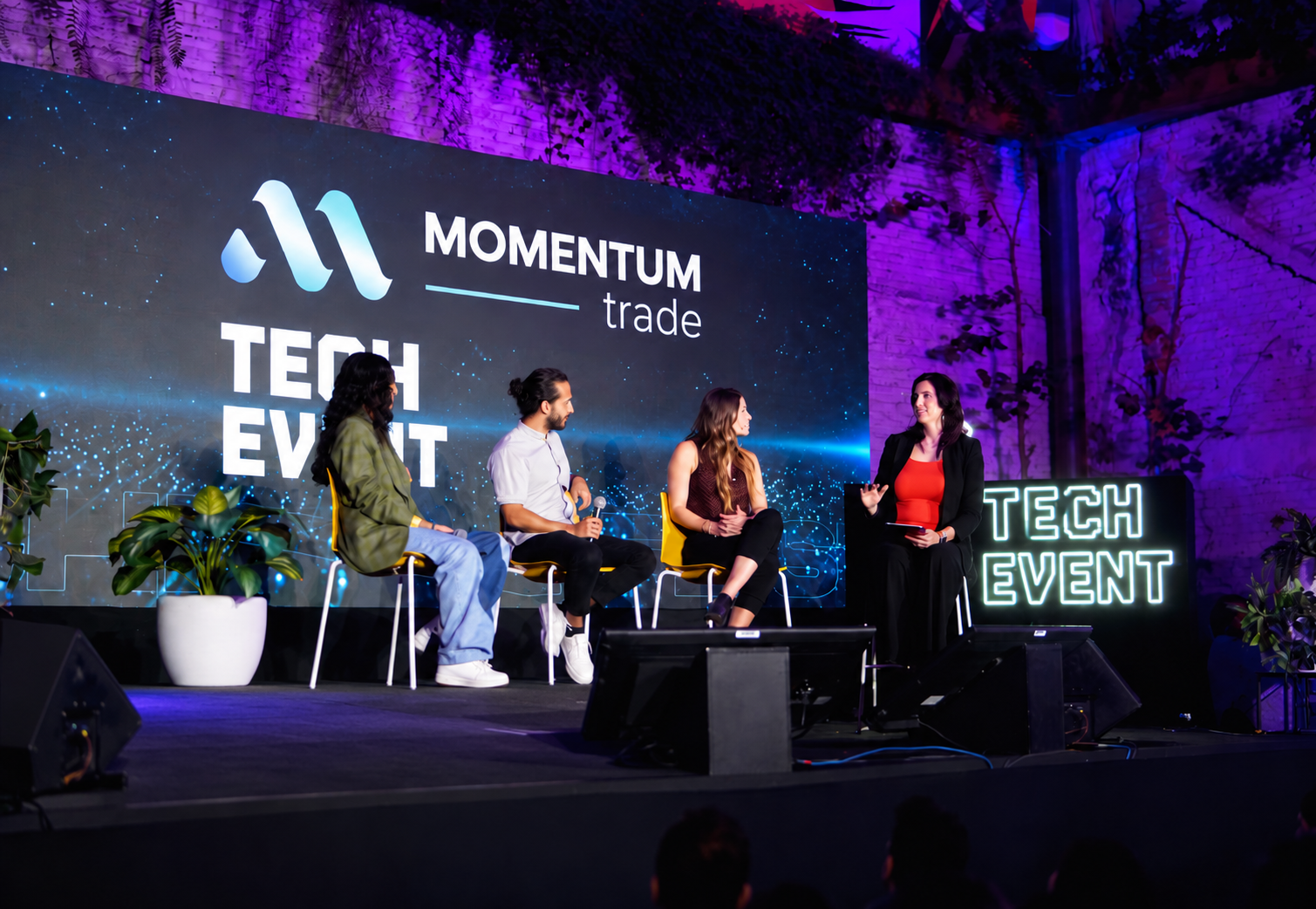 Panel de Momentum Trade en un evento de tecnología financiera en Londres.